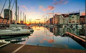 Luxury 2 Bedrooms Apartment With Harbor View And Free Parking